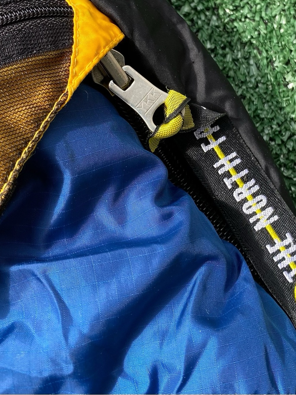 The North Face Cloudburst 3D Polarguard Regular Mummy Sleeping Bag Blue Black - Picture 5 of 10